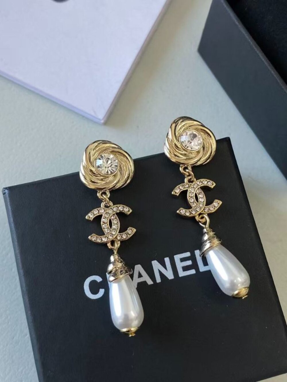 Chanel micro-set crystal tassel teardrop crystal pearl letter stud earrings 👍🏻